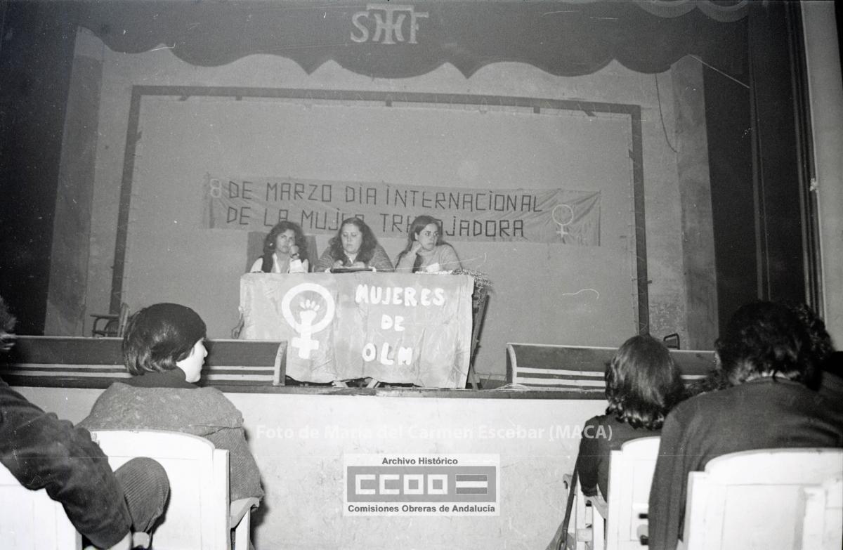Acto de la Organizacin por la Liberacin de la Mujer por el 8 de marzo de 1978 en el Teatro San Fernando de Sevilla. Mara del Carmen Escobar (MACA). AHCCOOA.