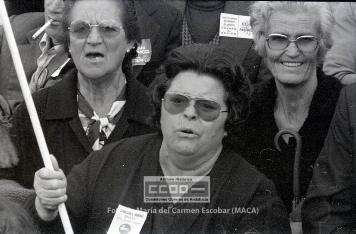 Mujeres militantes de CCOO en la concentración contra las políticas antiobreras desplegadas por el gobierno de la UCD. Madrid, 14 de octubre de 1979. Foto de María del Carmen Escobar, Maca (AHCCOOA).