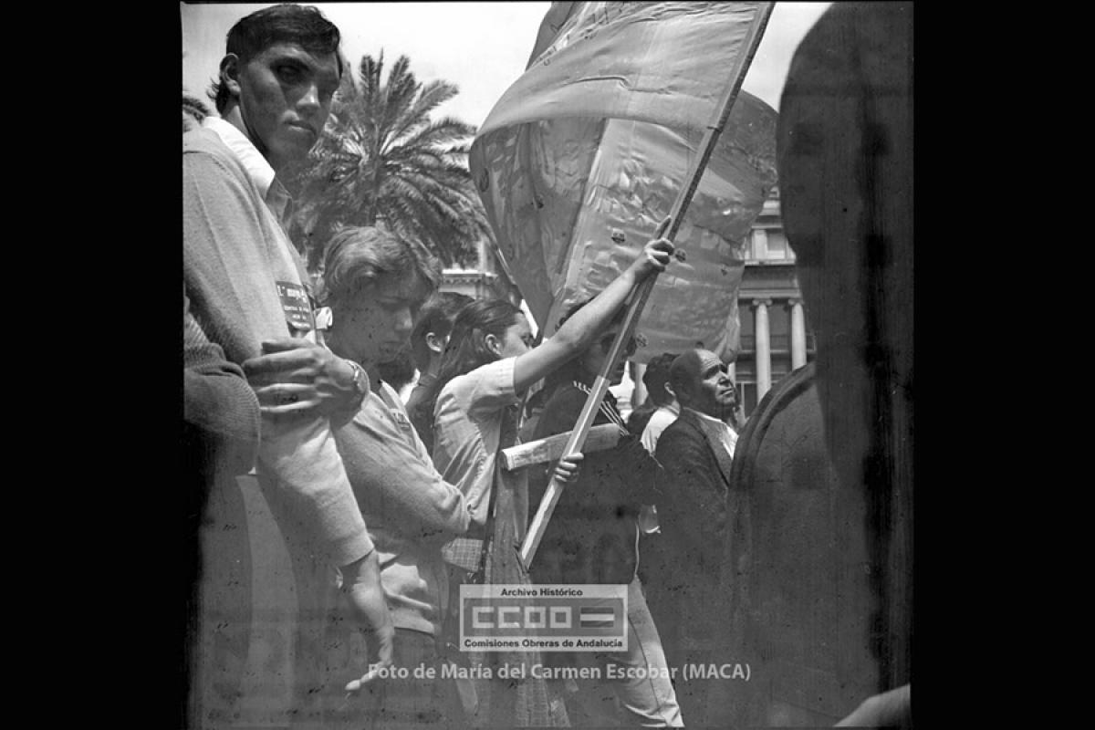 Manifestación del 1º de Mayo de 1980 en Sevilla. Foto de María del Carmen Escobar, Maca (AHCCOOA).