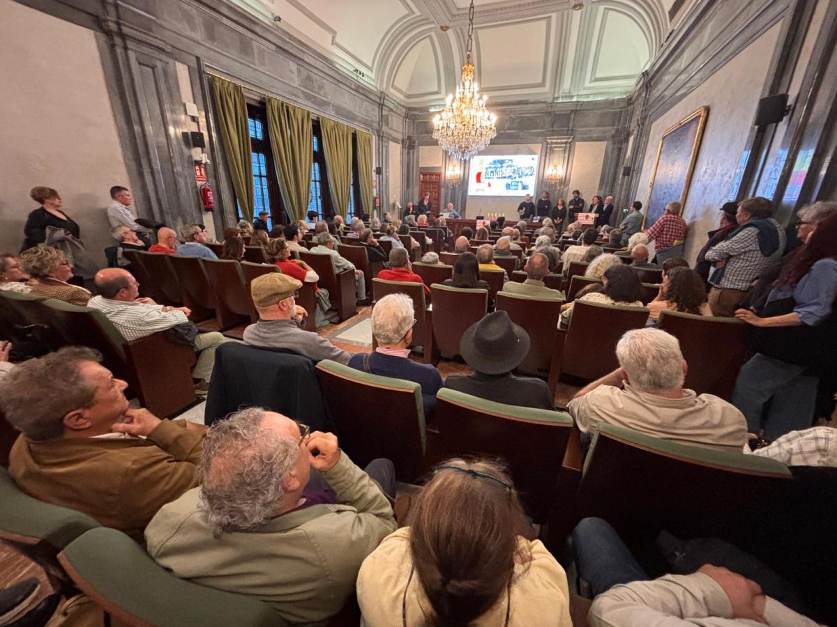 Intervención de Nuria López durante la entrega del premio al Archivo Histórico
